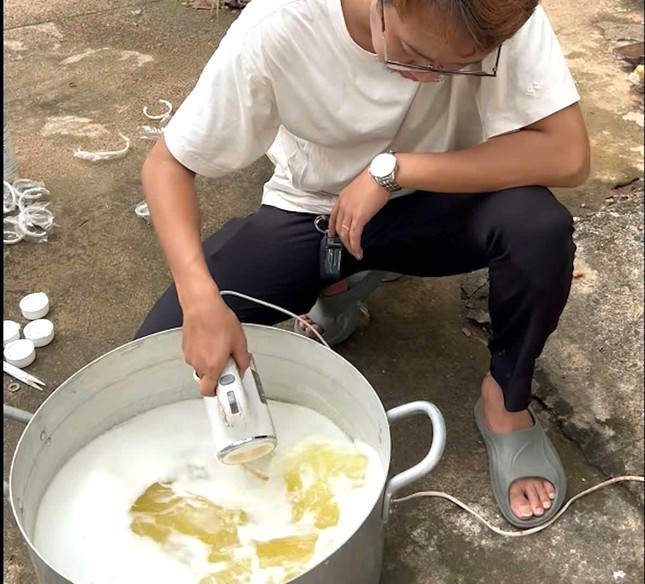 Bên trong cơ sở sản xuất nước hoa giả ‘Made in Dubai’